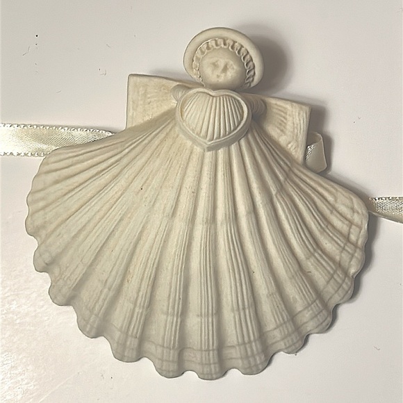 Margaret Furlong “Heart Angel” Acrylic Shell Shaped Angel Pure Love Matte 4” - Picture 1 of 6